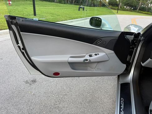 Used 2005 Chevrolet Corvette Coupe RWD image 73