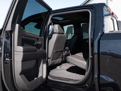 Used 2024 Chevrolet Silverado 1500 High Country image 19