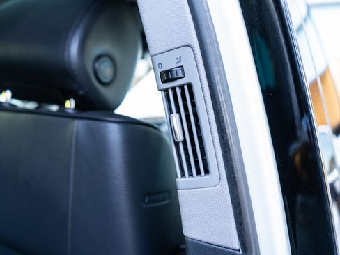 Used 2006 Volkswagen Touareg V10 TDI image 38