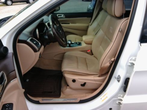 Used 2014 Jeep Grand Cherokee Overland image 23