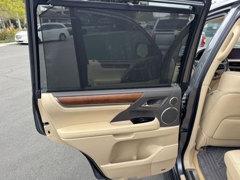 Used 2016 Lexus LX 570 image 22