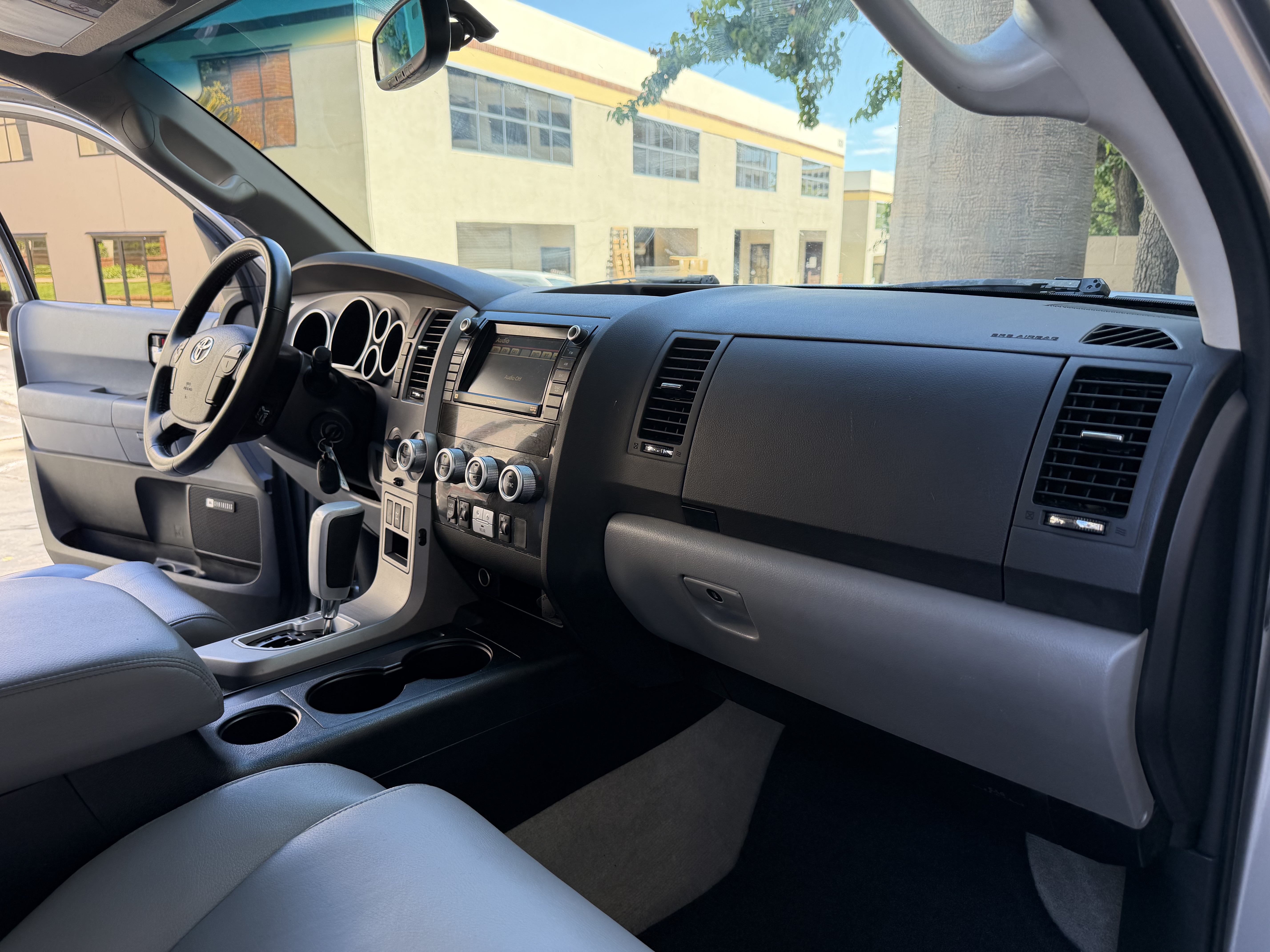 Used 2011 Toyota Sequoia Limited AWD/4WD image 34