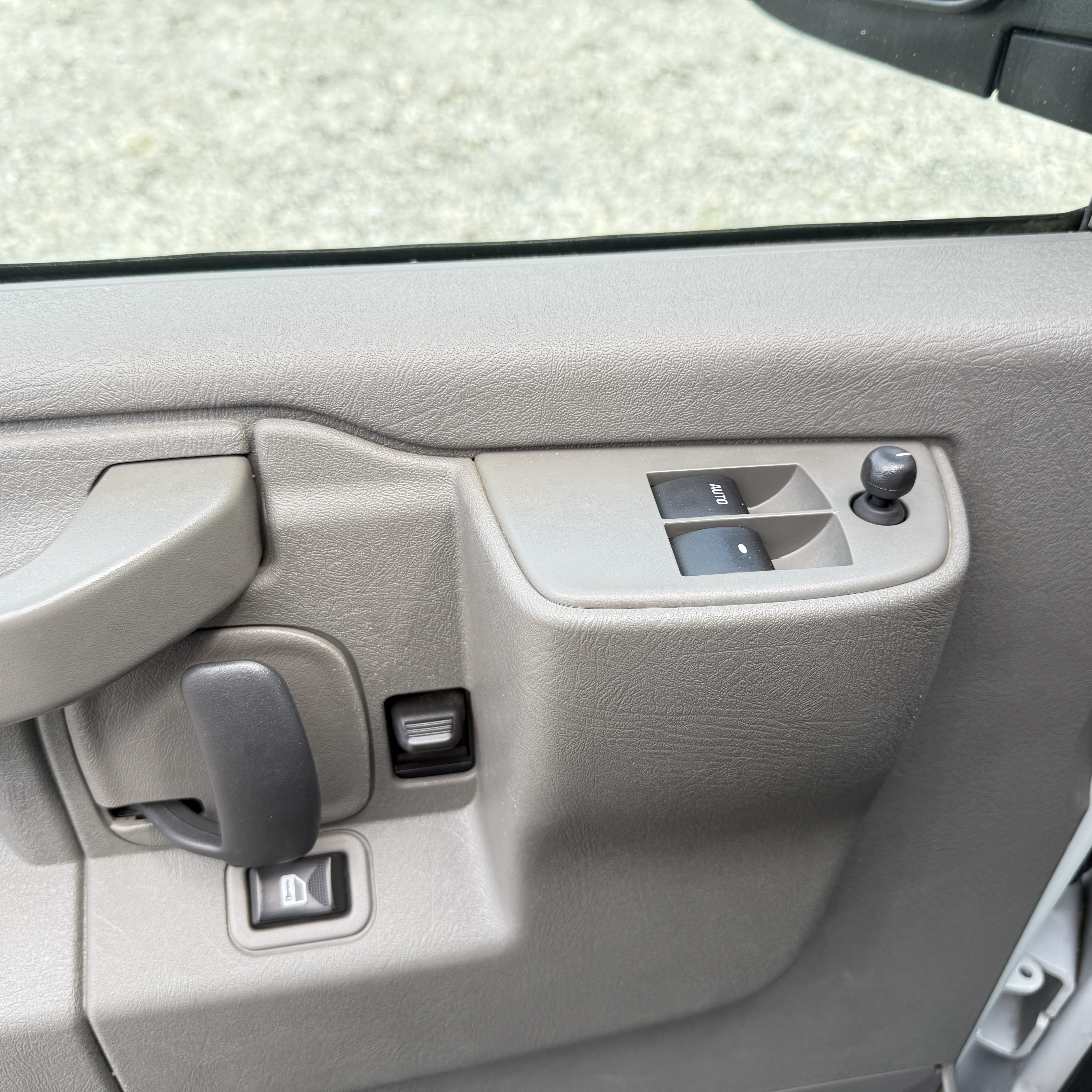 Used 2020 Chevrolet Express 3500 UNAVAIL RWD image 18