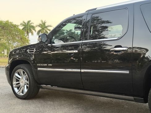 Used 2014 Cadillac Escalade ESV Platinum image 41