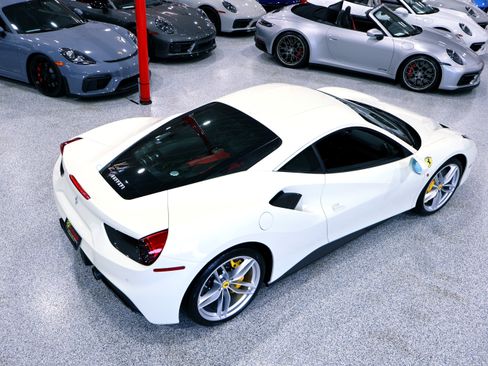 Used 2017 Ferrari 488 GTB RWD image 6