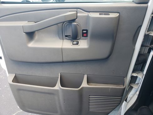 Used 2021 Chevrolet Express 2500 UNAVAIL RWD image 11