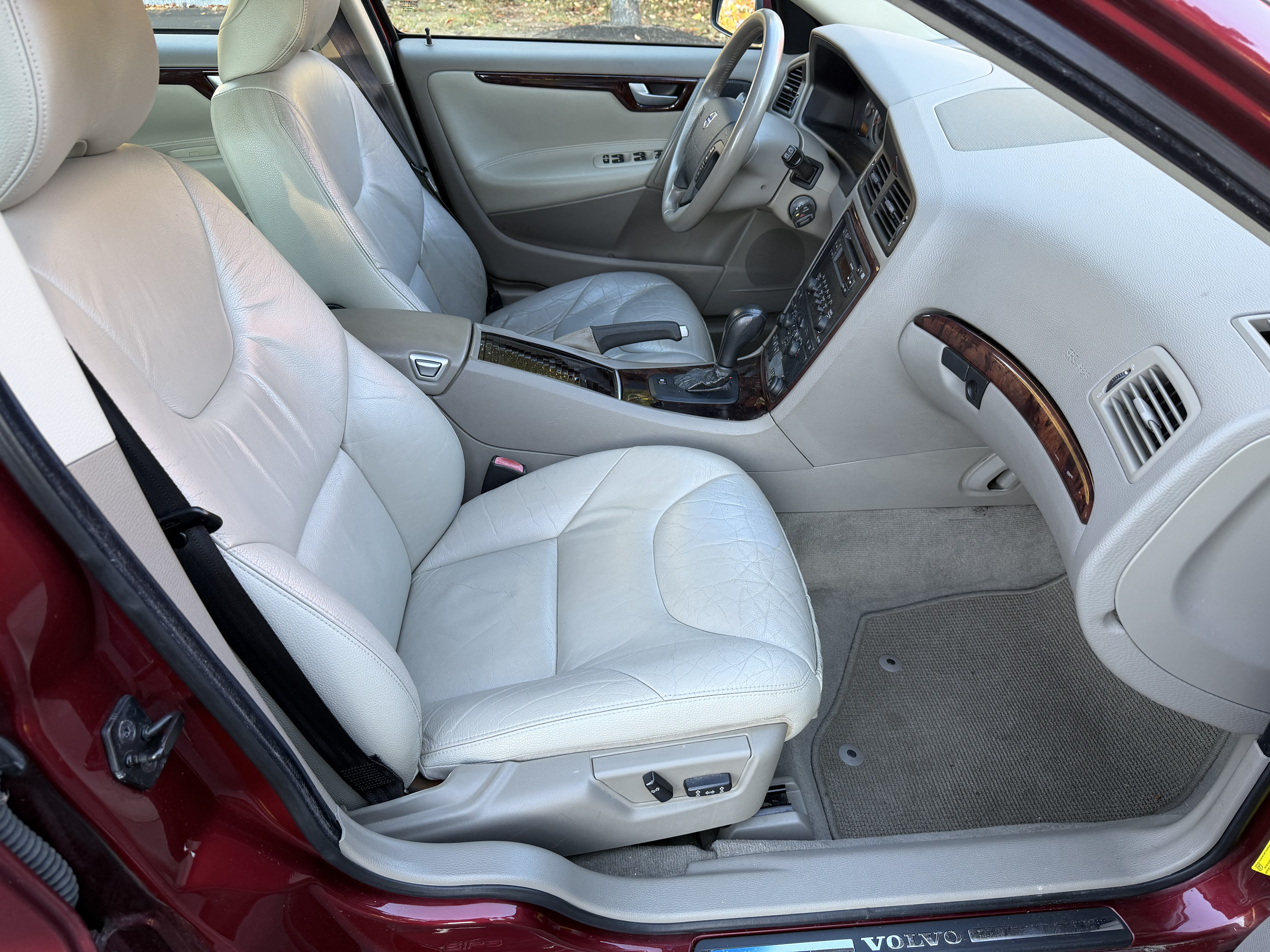 Used 2006 Volvo V70 2.5T FWD image 36