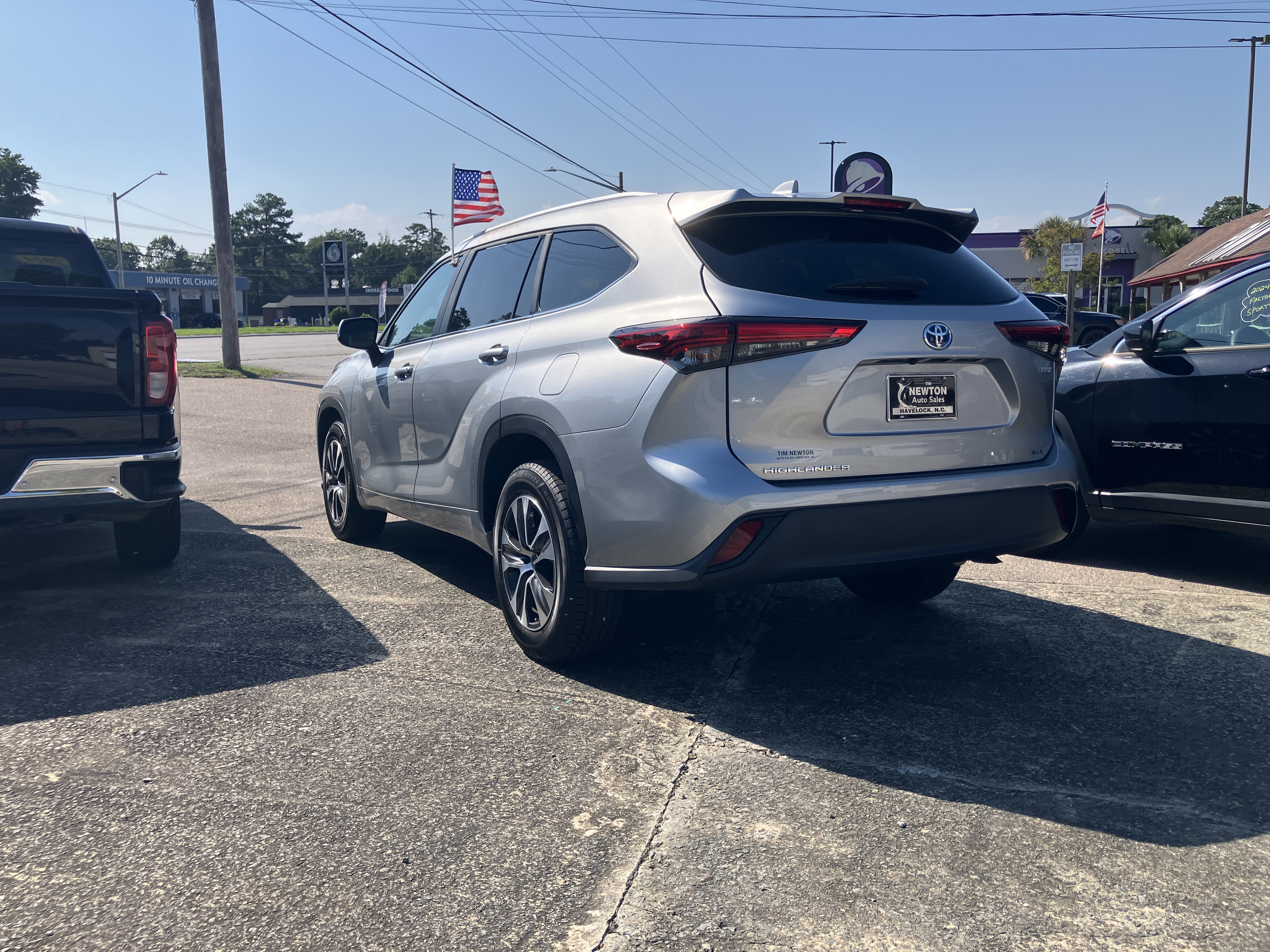 Used 2023 Toyota Highlander FWD XLE Hybrid image 19