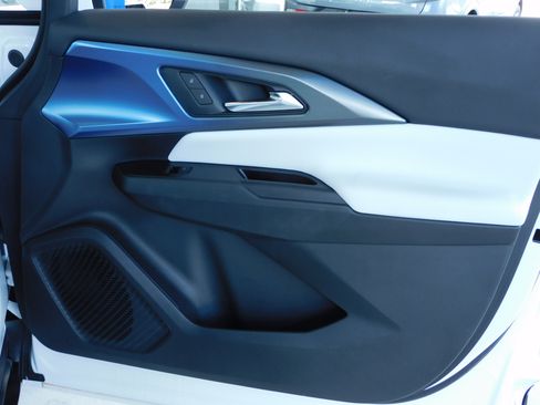 Used 2024 Chevrolet Equinox EV LT image 23