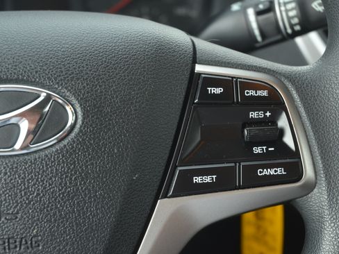 Used 2022 Hyundai Accent SE image 15