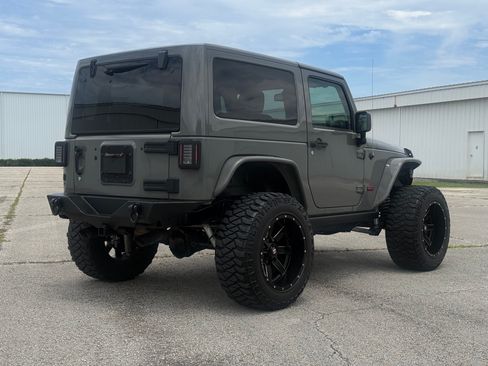 Used 2016 Jeep Wrangler 75th Anniversary AWD/4WD image 9