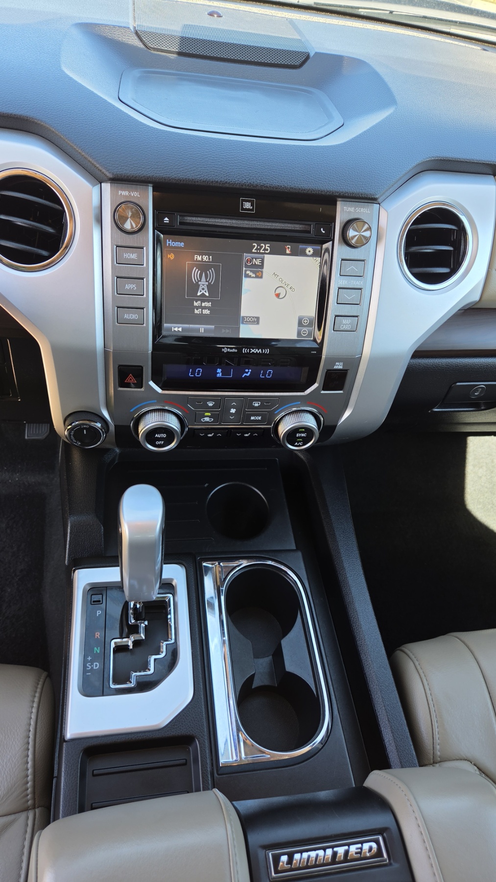 Used 2018 Toyota Tundra 4x4 CrewMax Limited image 11
