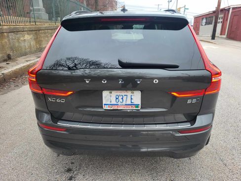 Used 2022 Volvo XC60 B5 Momentum image 6