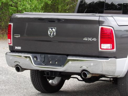 Used 2017 RAM 1500 Laramie image 11