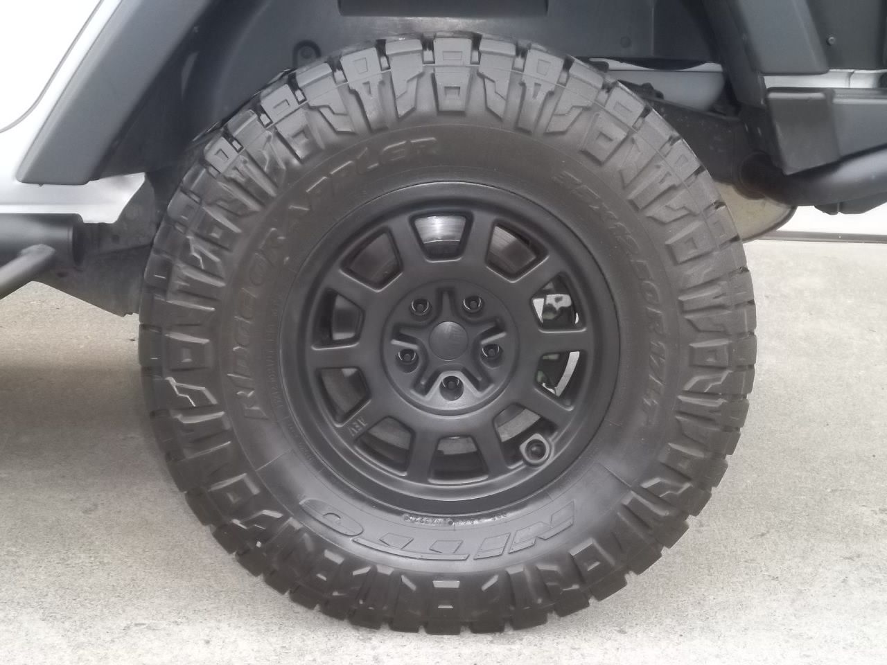 Used 2017 Jeep Wrangler 4WD Unlimited Sport image 15
