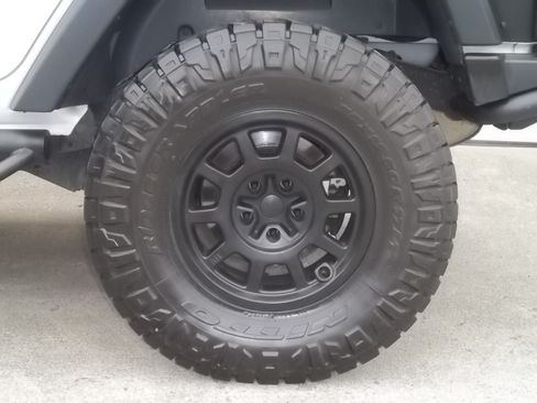 Used 2017 Jeep Wrangler 4WD Unlimited Sport image 15