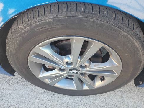 Used 2017 Hyundai Elantra SE image 11