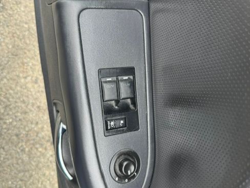 Used 2014 Dodge Challenger SXT RWD image 9