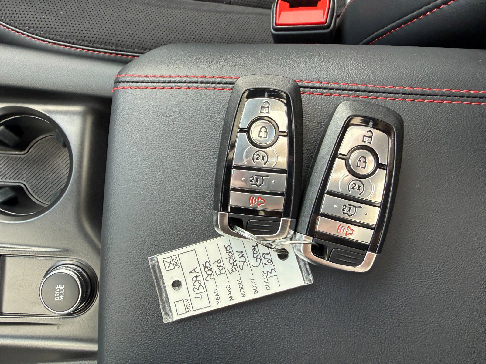 Used 2025 Ford Explorer ST AWD/4WD image 43
