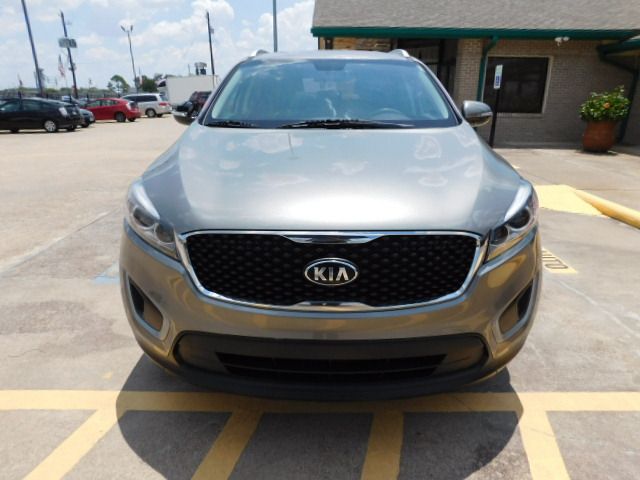 Used 2018 Kia Sorento FWD image 2