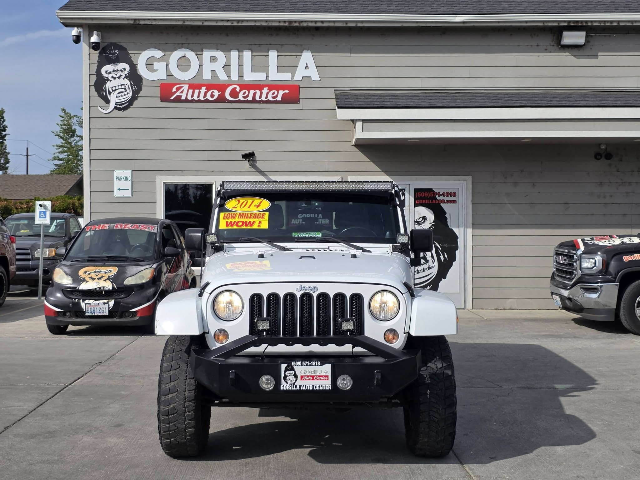 Used 2014 Jeep Wrangler 4WD Unlimited Sahara image 2