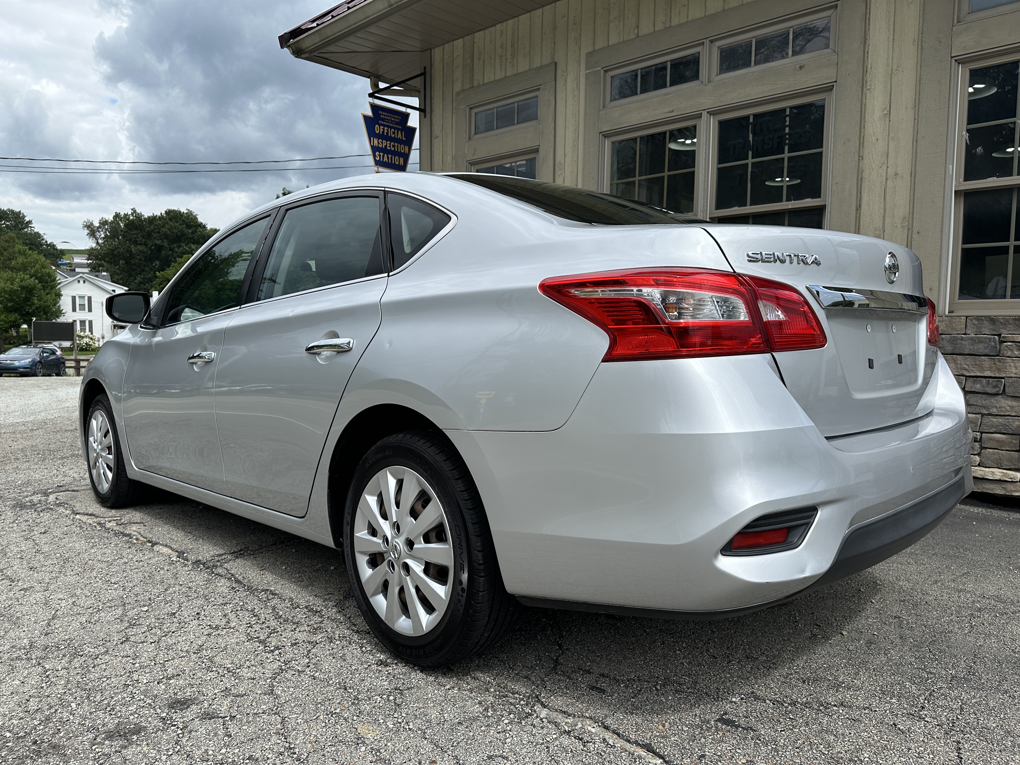 Used 2017 Nissan Sentra S FWD image 3