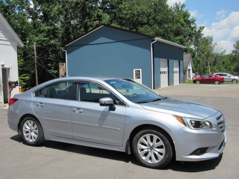 Used 2017 Subaru Legacy 2.5i Premium AWD/4WD image 9
