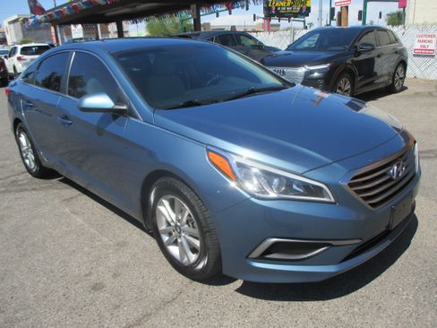 Used 2017 Hyundai Sonata SE Sedan 4D FWD image 12