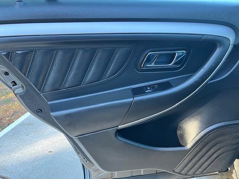 Used 2017 Ford Taurus SEL image 18