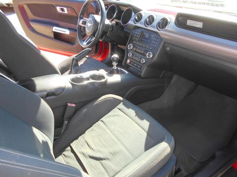 Used 2016 Ford Mustang Premium image 9