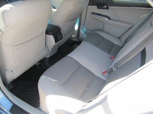 Used 2012 Toyota Camry Hybrid FWD image 18