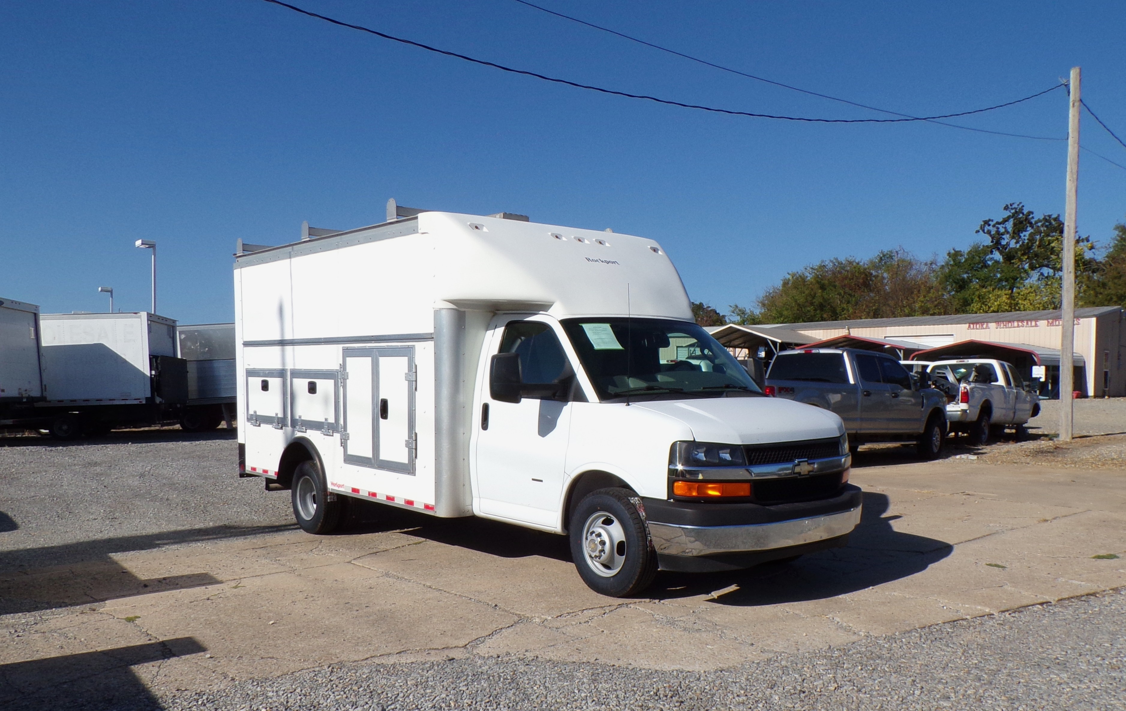 Used 2020 Chevrolet Express 3500 RWD image 4