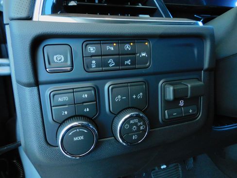 New 2026 Chevrolet Suburban Premier image 20