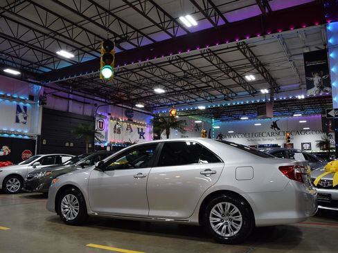 Used 2012 Toyota Camry LE image 4