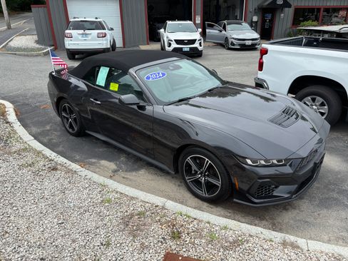 Used 2024 Ford Mustang Convertible RWD image 1