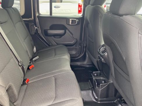 Used 2018 Jeep Wrangler Unlimited Sport image 12