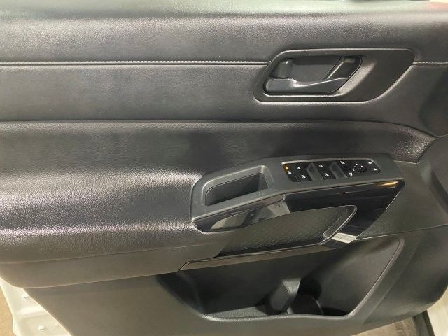 Used 2024 Nissan Pathfinder SV AWD/4WD image 9
