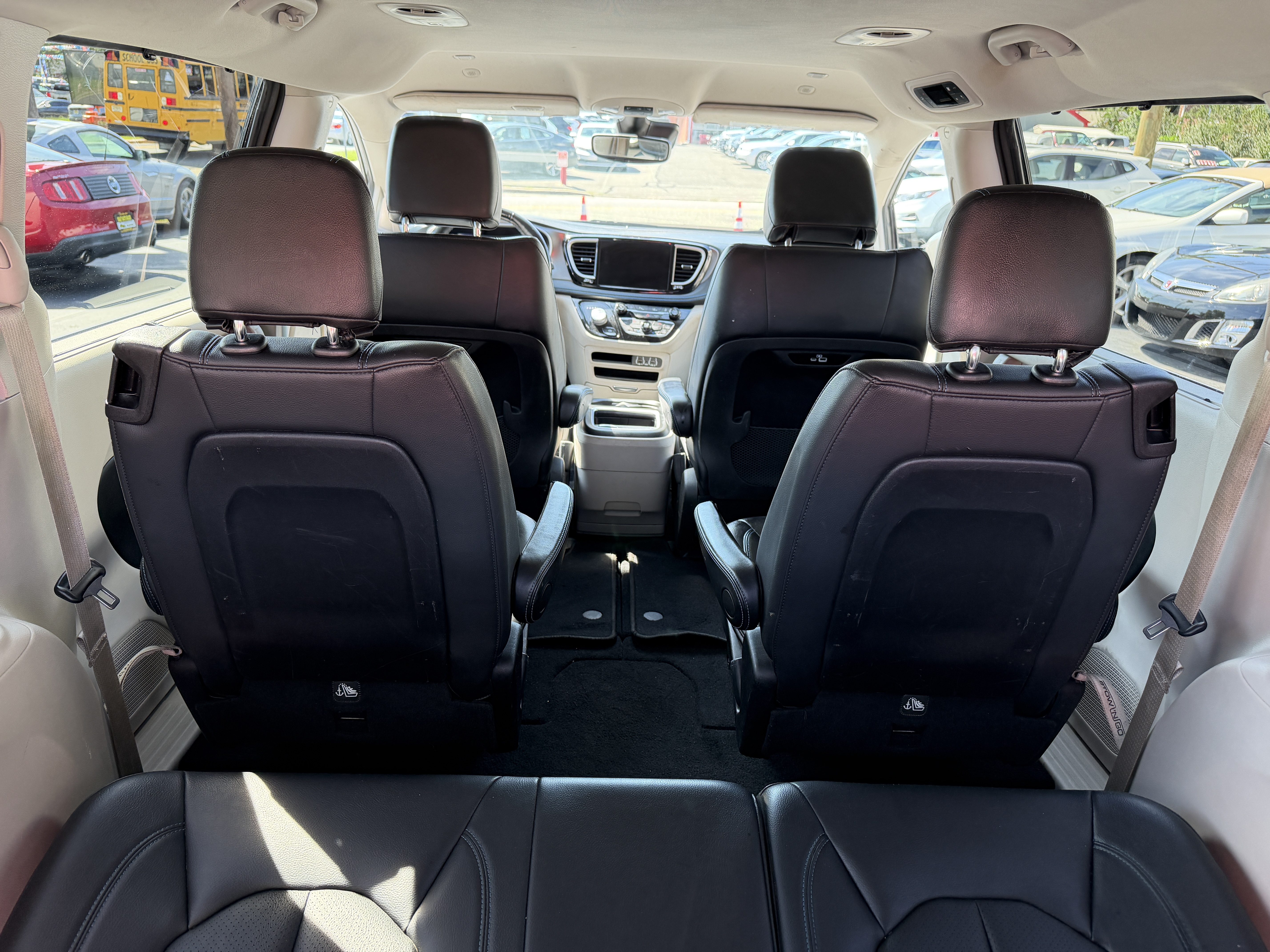 Used 2021 Chrysler Pacifica Touring-L FWD image 37