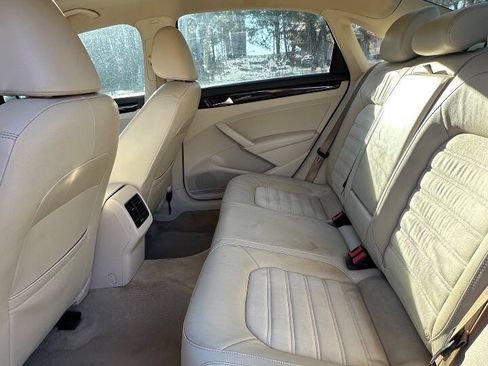 Used 2014 Volkswagen Passat TDI SEL Premium image 8