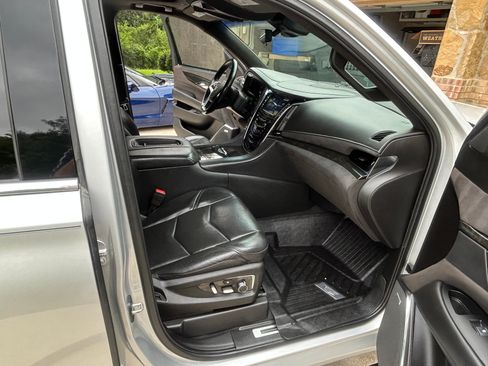 Used 2017 Cadillac Escalade 2WD Platinum image 32