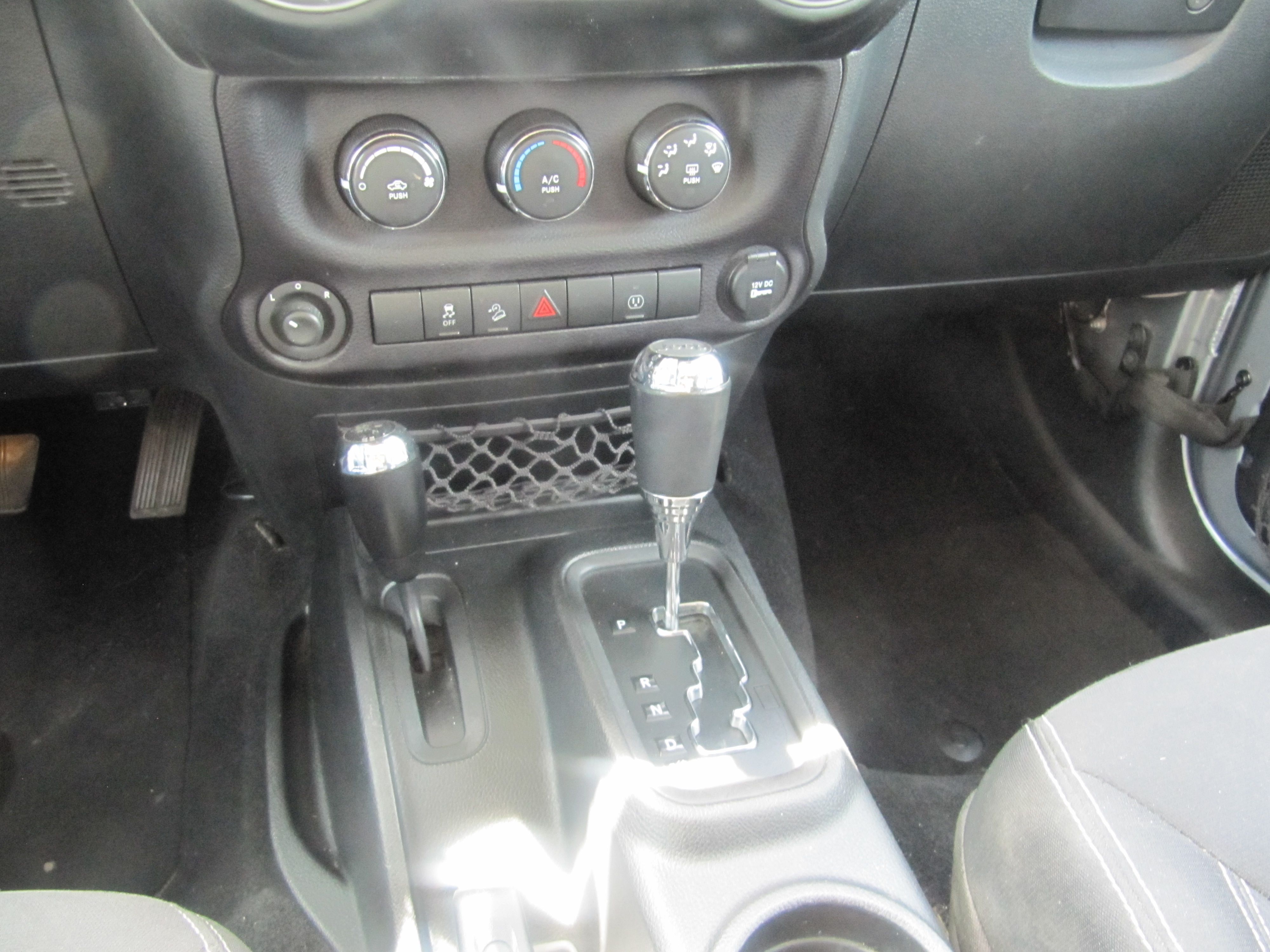 Used 2015 Jeep Wrangler 4WD Sahara image 16