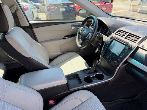 Used 2017 Toyota Camry SE image 19