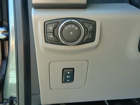 Used 2015 Ford F150 XLT image 51