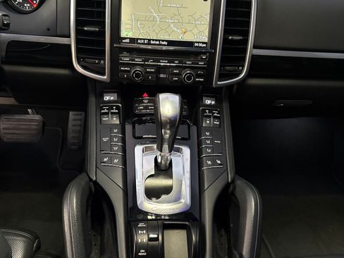 Used 2016 Porsche Cayenne image 9