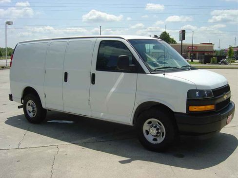 Used 2018 Chevrolet Express 2500 image 5