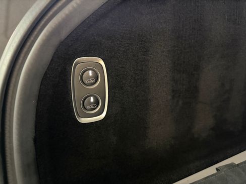 Used 2021 Aston Martin DBX AWD/4WD image 52