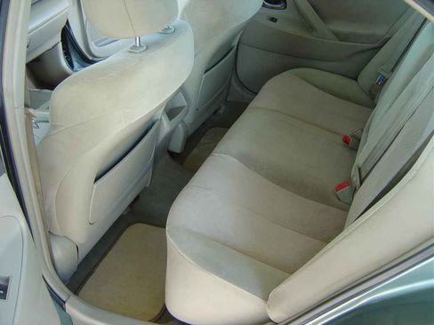 Used 2011 Toyota Camry LE image 11