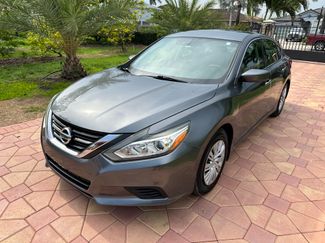 Used 2016 Nissan Altima 2.5 SV image 1