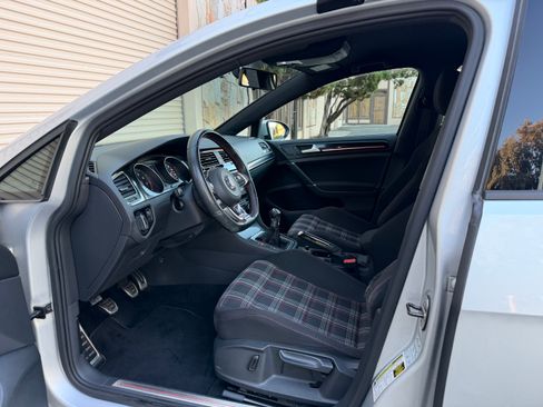 Used 2016 Volkswagen GTI image 8