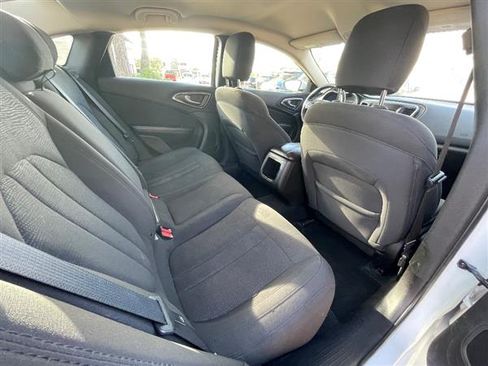Used 2016 Chrysler 200 Limited image 15